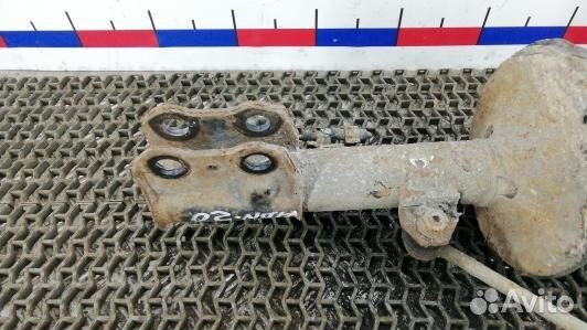 Стойка передняя левая toyota avensis T25 (HDN20K50