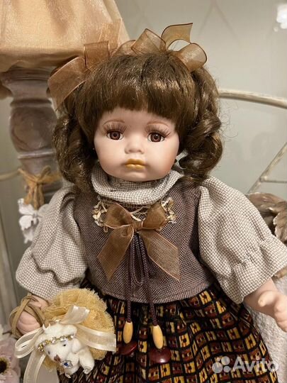 Кукла фарфоровая интерьерная