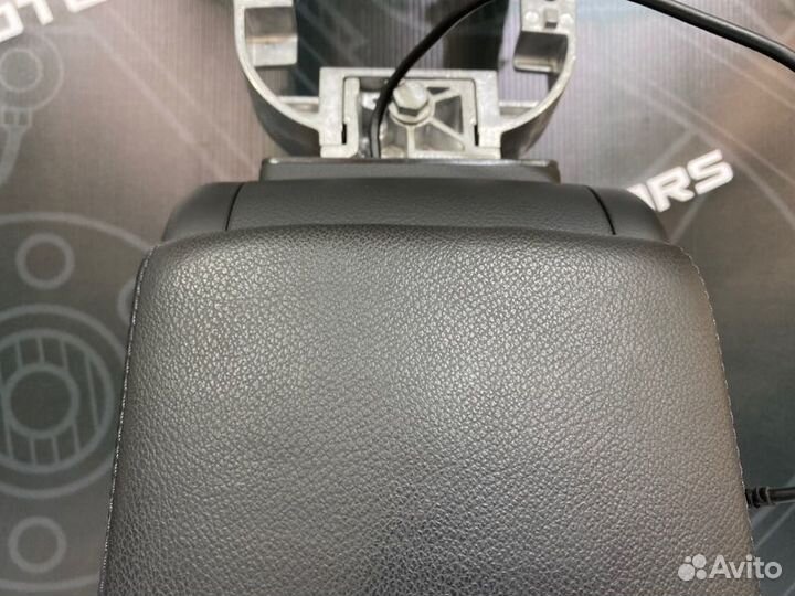 Подлокотник Audi A6 C6 caja 2009