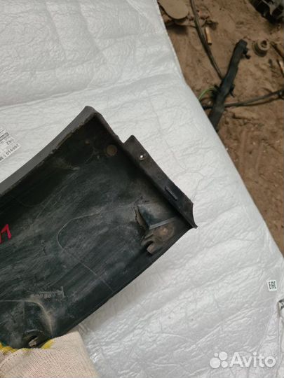 Накладка крыла задняя правая Land Rover Discovery
