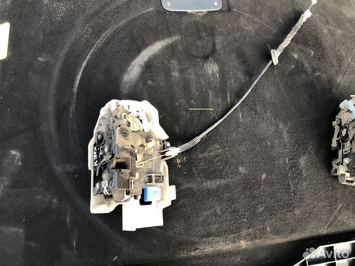 Замок задней левой двери Туарег Каен 02-10г 7 конт