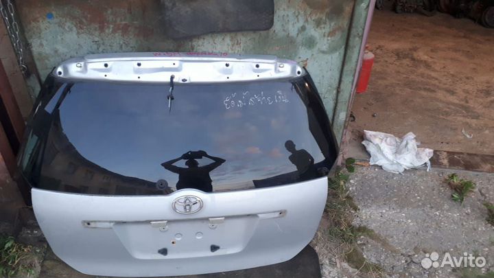 Дверь багажника Toyota Wish ZNE10/14