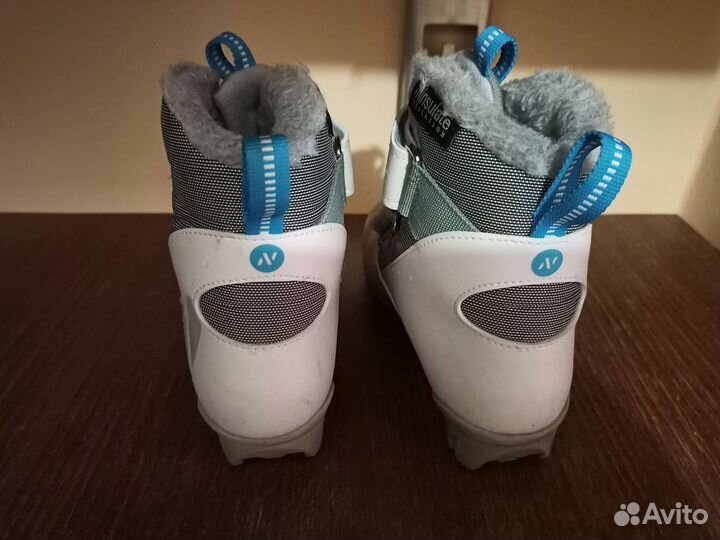 Беговые лыжи с креплением автомат+палки+ботинки