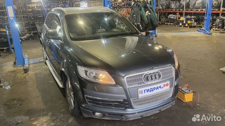 Суппорт тормозной передний правый Audi Q7 (4L) 7L6