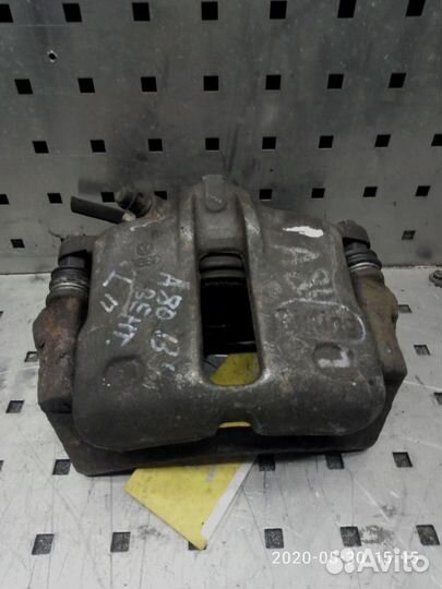 Суппорт передний левый Audi 80/90