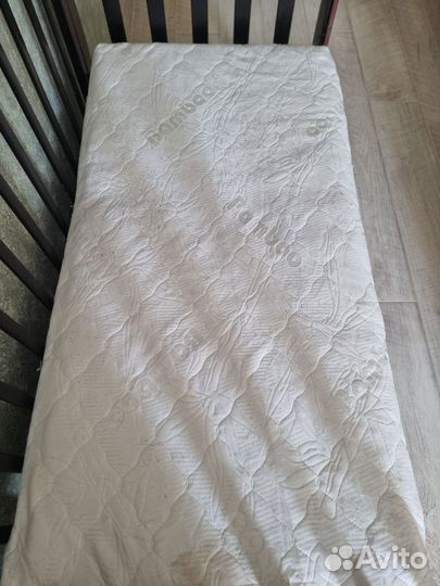 Детская кроватка с маятником и ящиком