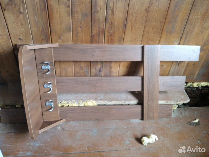 Вешалка навесная