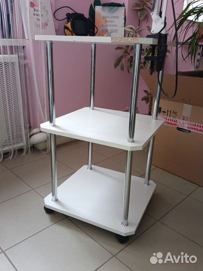 Этажерка на колесиках
