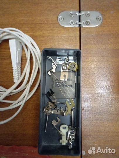 Швейная машина Чайка 142