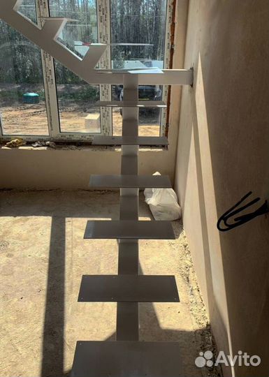 Лестница г-образная на дачу