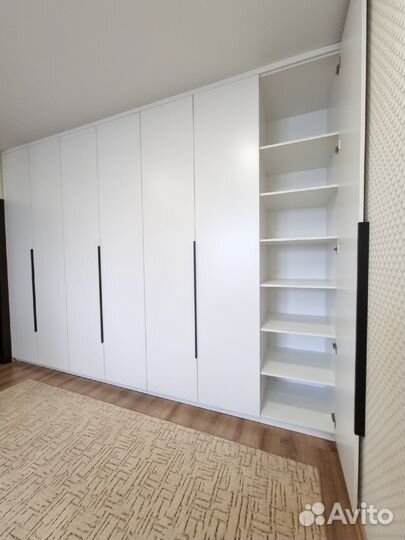 Шкаф с зеркалом