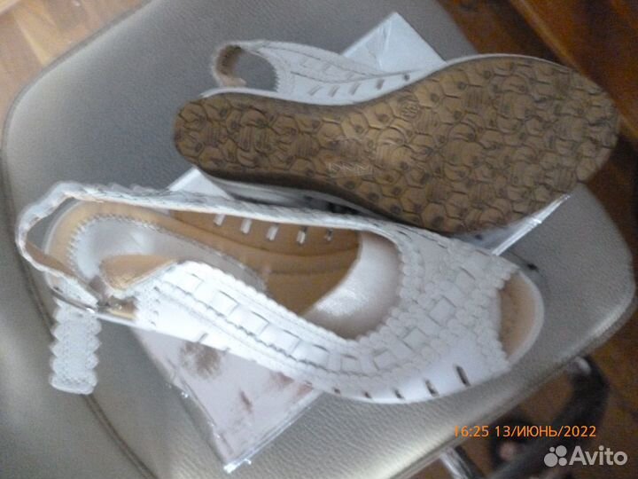Босоножки женские
