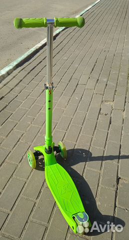 Самокат трехколесный