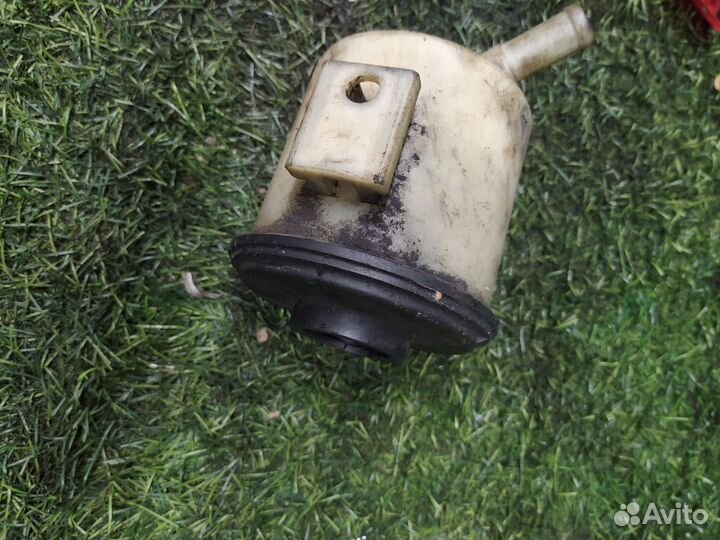 Бачок гидроусилителя гур Nissan primera P12