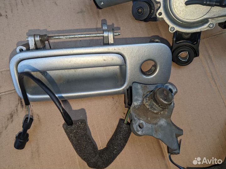 Задняя ручка крышки багажника Volkswagen sharan