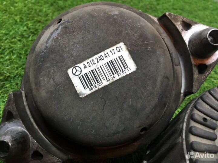 Подушка двигателя правая Mercedes-Benz