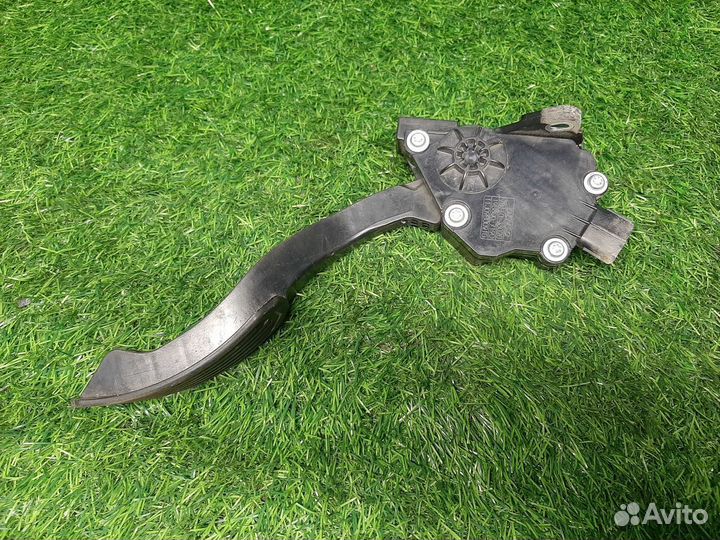 В наличии: Педаль газа на Toyota Camry 4