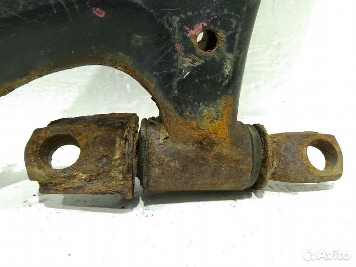 Рычаг передний левый нижний