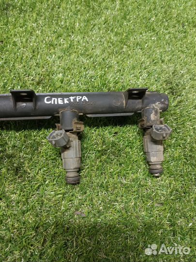 Топливная рампа с форсунками Kia Spectra