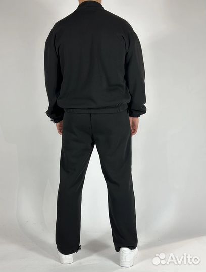 Черный спортивный костюм