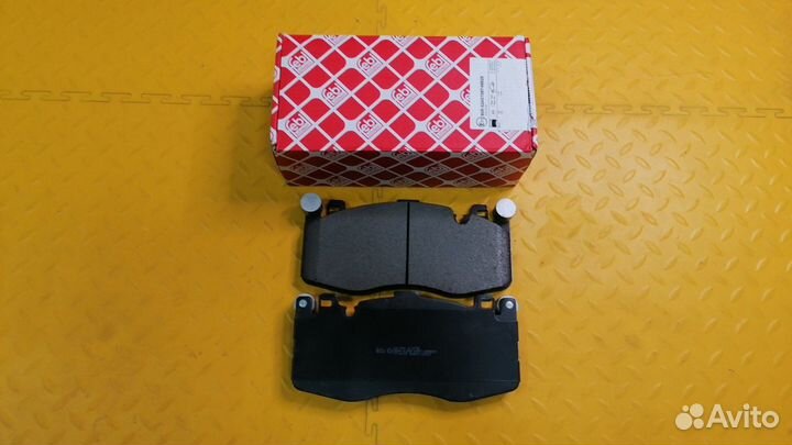 Колодки тормозные передние X6 F16 34117852969