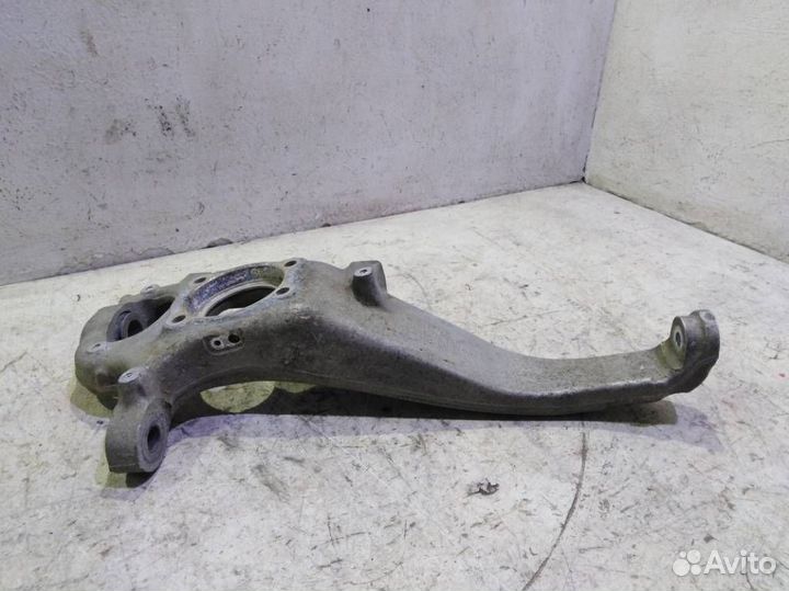 Кулак передний левый 7P0407245A