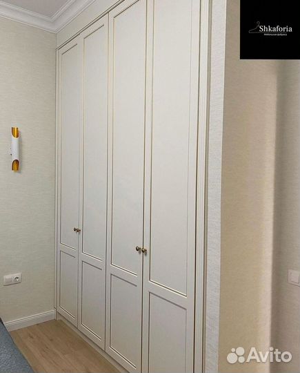 Встроенный распашной шкаф