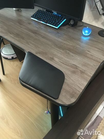 Подлокотники на стол кожаные