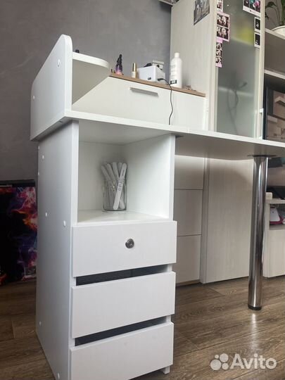 Маникюрный стол складной