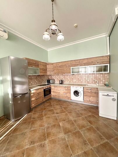 2-к. квартира, 73 м², 2/4 эт.