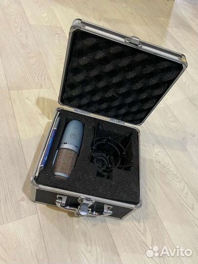 Микрофон конденсаторный AKG Perception 220