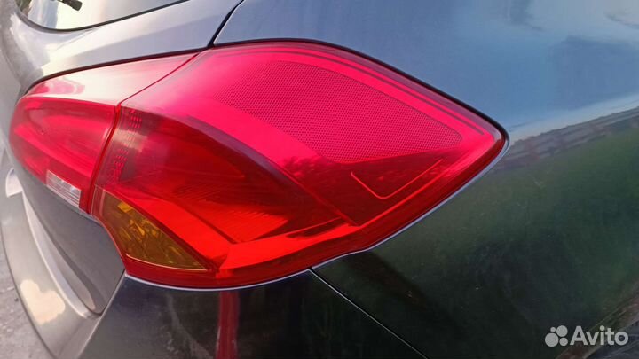 Продаю задний правый фонарь kia сeed jd