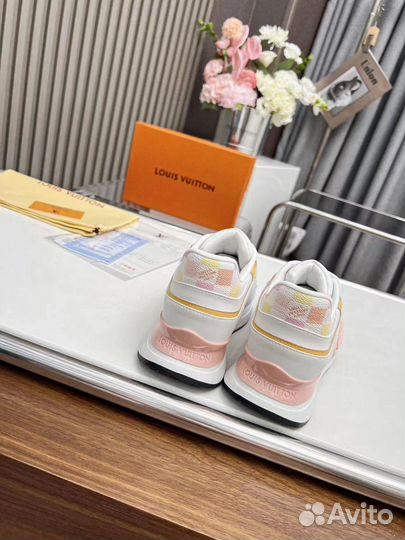 Женские кроссовки Louis Vuitton Neo Run Away