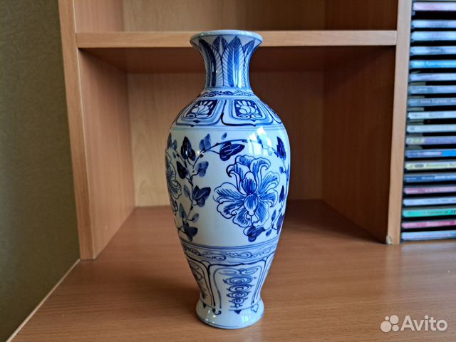 Ваза из фарфора