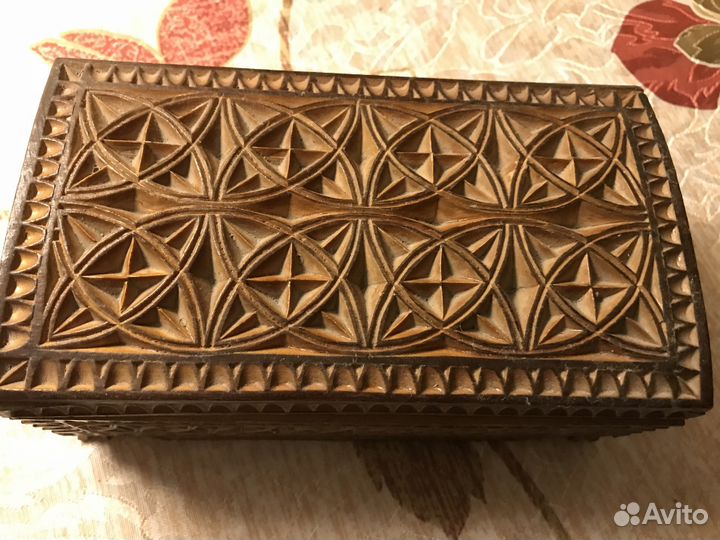 Шкатулка деревянная, резная