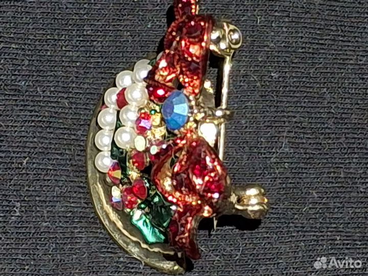 Брошка ёлка. С камнями жемчуг бижутерия