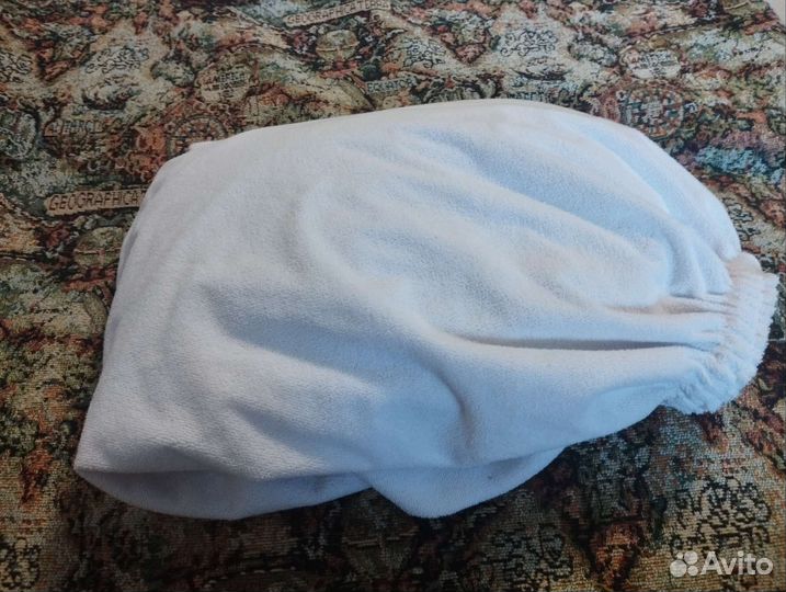 Простыня на резинке в детскую кроватку.70*160