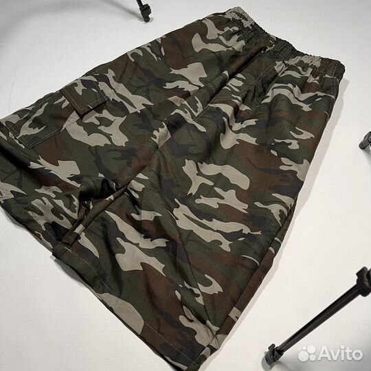 Широкие Длинные Шорты Balenciaga Camo Ниже колена