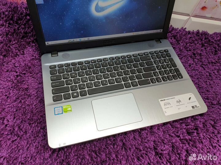 Asus Intel core i3 GeForce 920mx full HD
