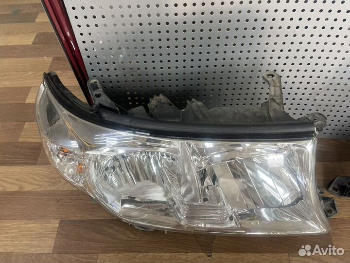 Фара правая Toyota Land Cruiser 200 2008-211