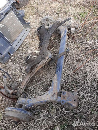 Задняя балка в сборе на Гольф 3