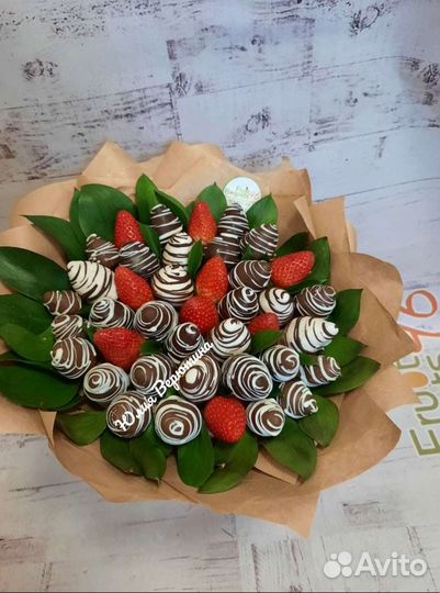 Клубника в шоколаде букеты