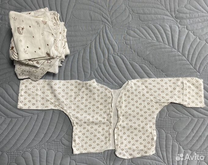 Детские вещи на новорожденного