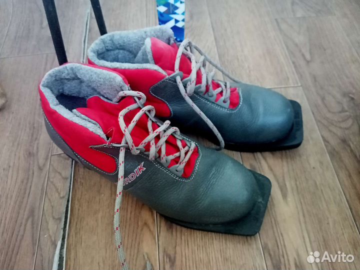 Лыжи 160 см с ботинками и палками