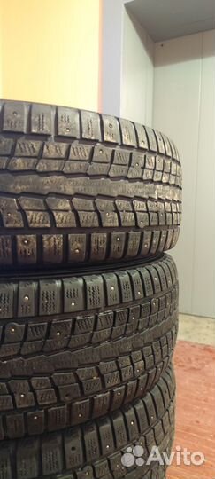Dunlop SP Winter Ice 01 215/65 R16