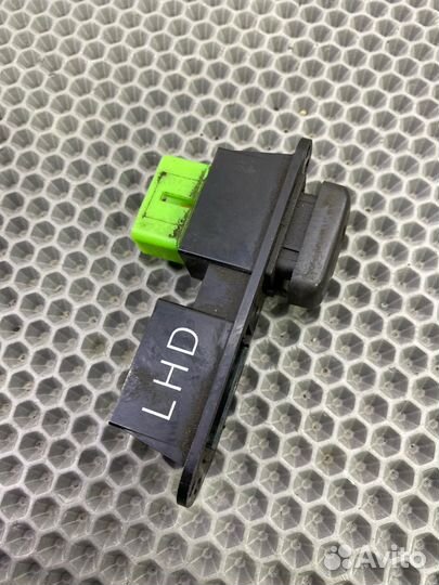 Б/У Кнопка аварийного сигнала Mitsubishi Galant