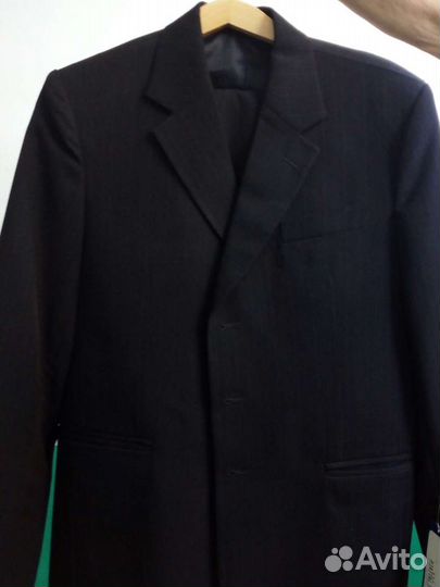 Продам.костюм новый