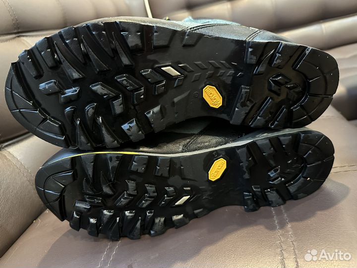 Трекинговые ботинки