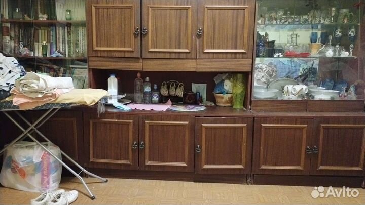 Продам стенку в хорошем состоянии, самовывоз. 4000