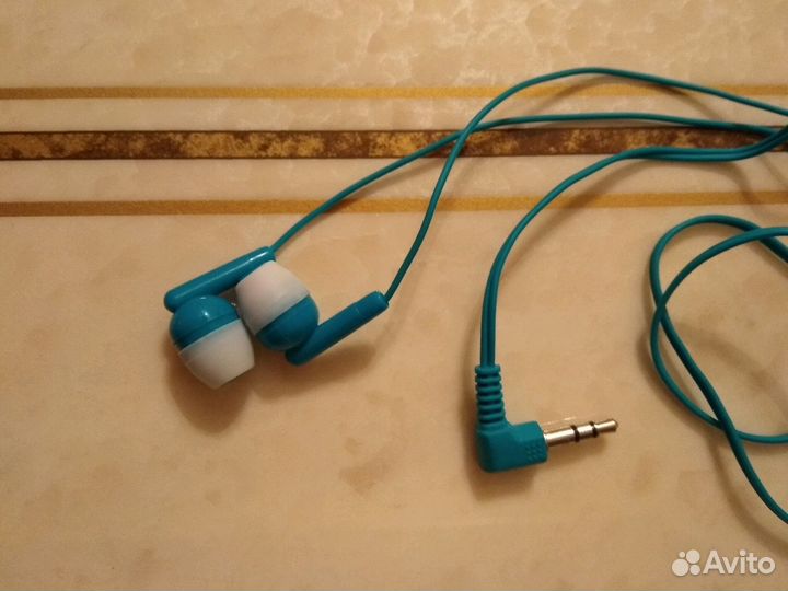 Наушники новые - красные и изумрудные,белые